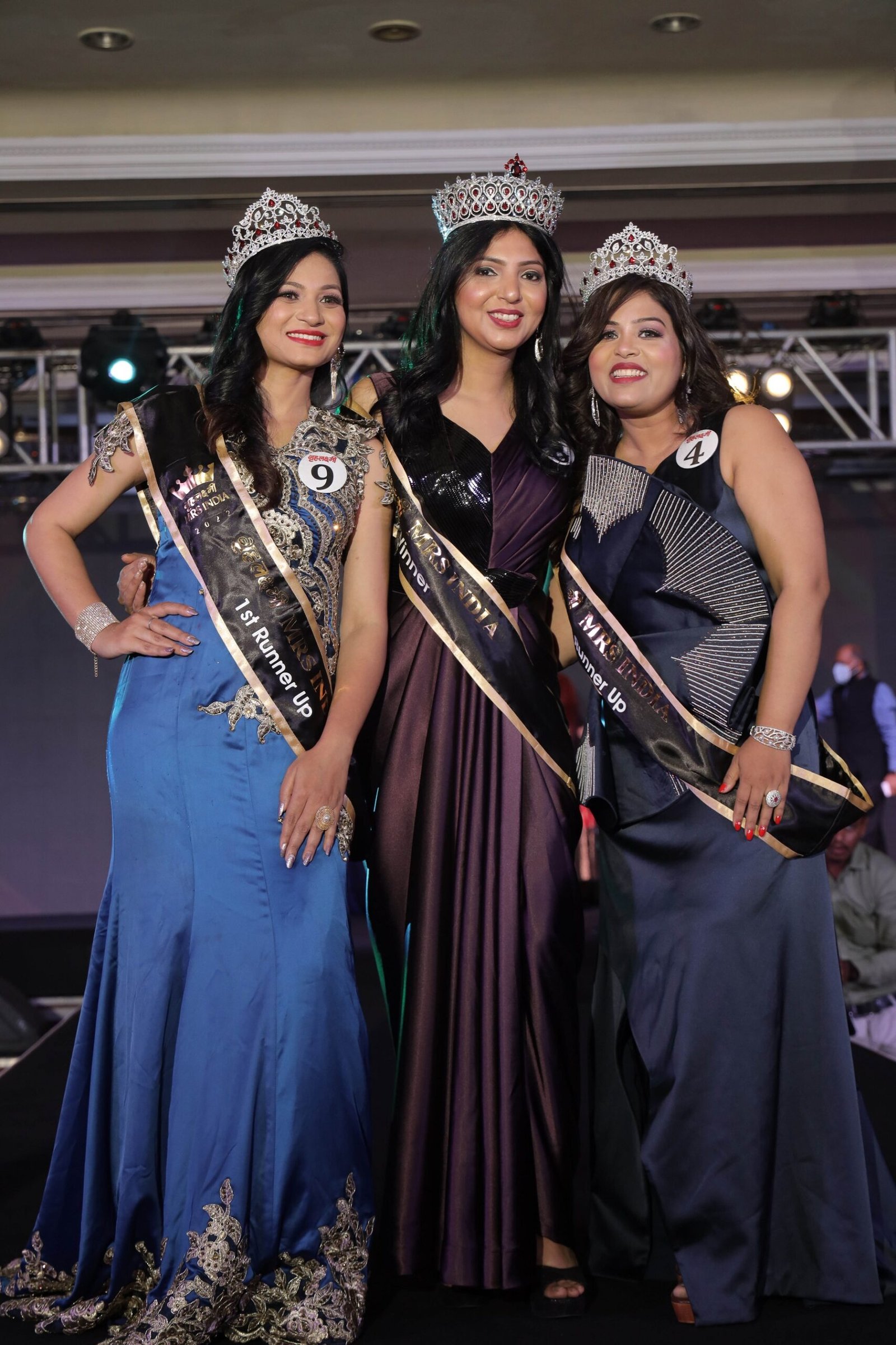 About Us 5 - Mrs India Grehlakshmi: Be the change you want to see in the world. Grehlakshmi Mrs India crown ceremony