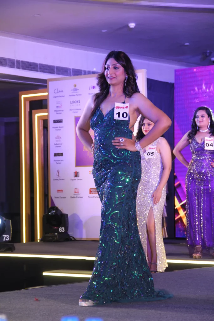 Mrs India Grehlakshmi crown portrait